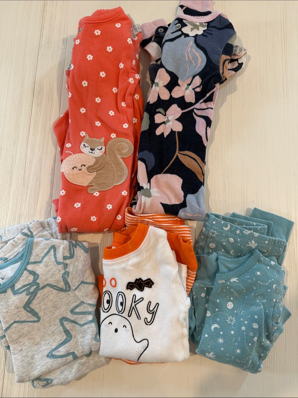 Lot of 8 pieces Pajamas for girls - size 18 months
